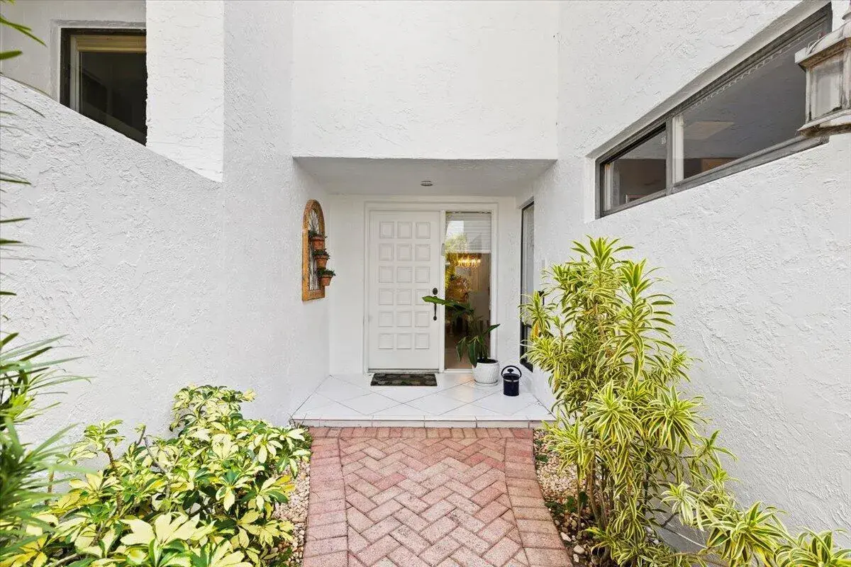 7338 Woodmont Court, Boca Raton FL 33434