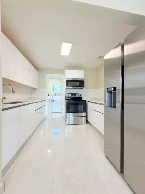 53 NE 16th Place, Fort Lauderdale FL 33305