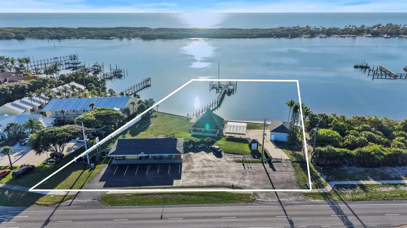Commercial Sale for sale at 18947 SE Federal Highway, Jupiter FL 33469