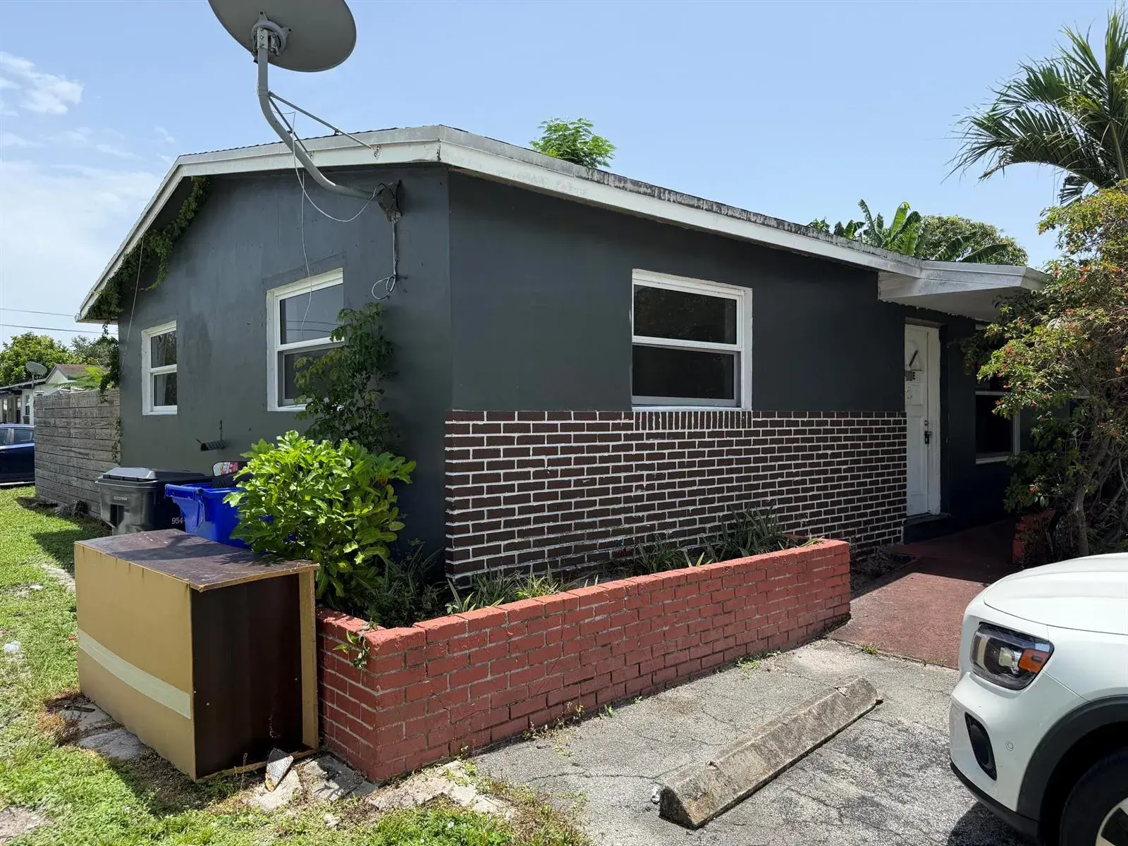 2 bedroom 1 bath Residential Lease for rent at 5900 GARFIELD Street, Hollywood FL 33021