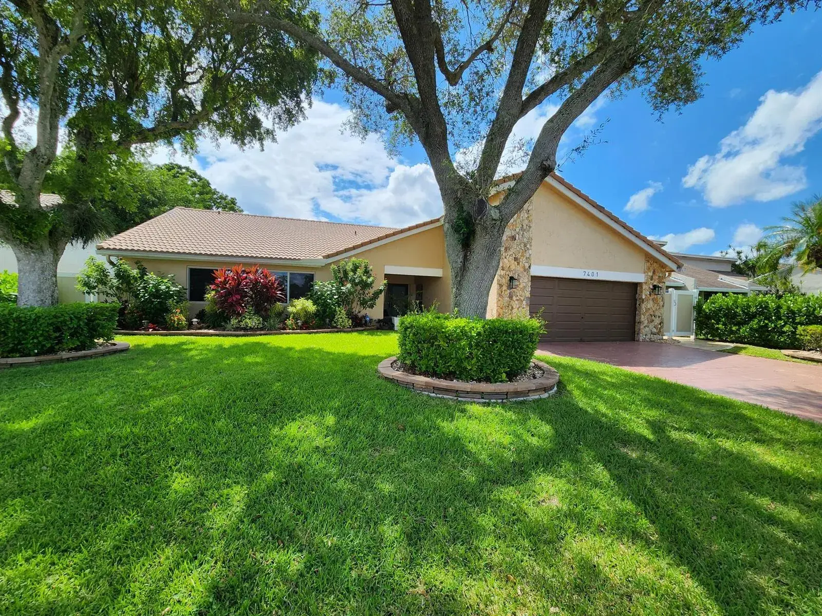4 bedroom 2 bath Residential for sale at 7401 CORKWOOD Terrace, Tamarac FL 33321