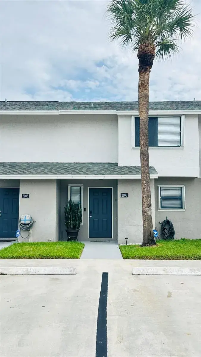2105 Wharf Lane, FL 33463