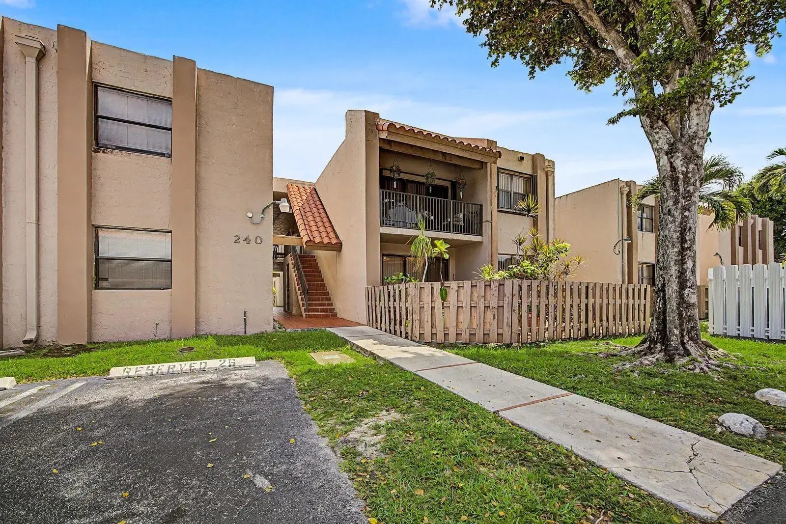 2 bedroom 2 bath Residential for sale at 240 W Park Drive # 4, Miami FL 33172