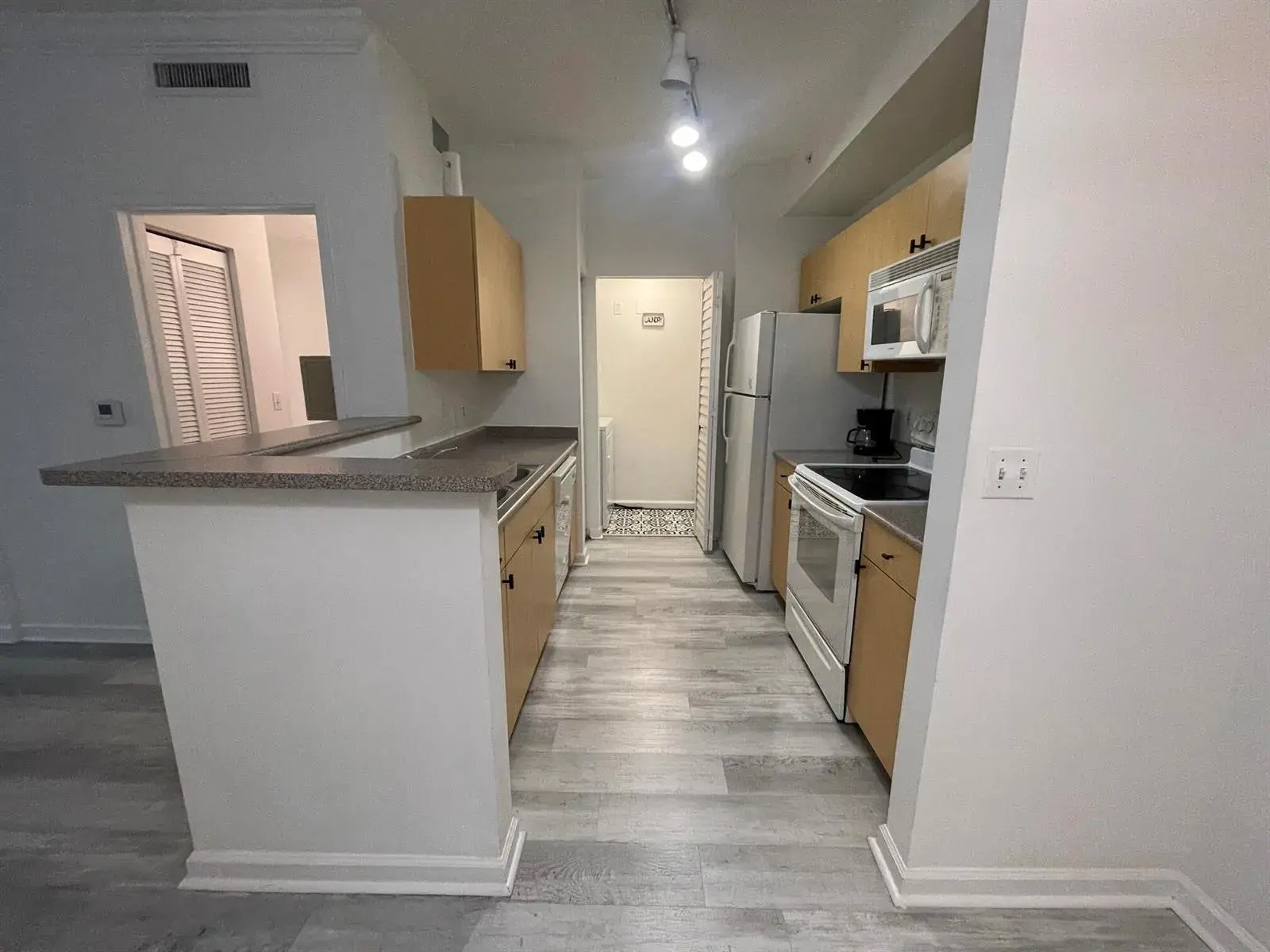 1 bedroom 1 bath Residential Lease for rent at 1919 VAN BUREN Street # 109A, Hollywood FL 33020