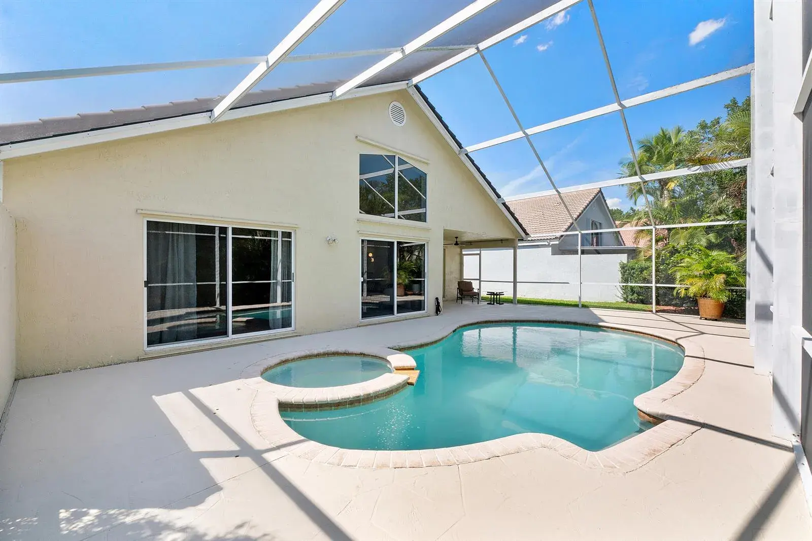 3 bedroom 2 bath Residential for sale at 2016 Island Circle, Weston FL 33326