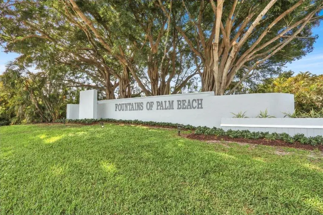 3 bedroom 2 bath Residential for sale at 6965 PARISIAN Way, Lake Worth FL 33467
