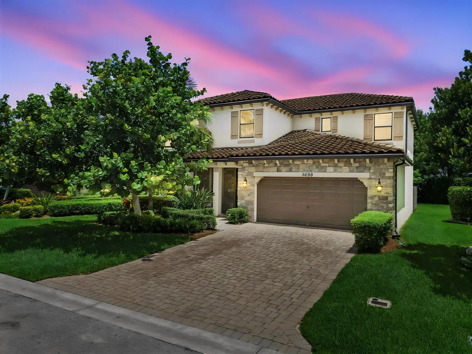 4 bedroom 3 bath Residential for sale at 8899 WILLOW COVE Lane, Lake Worth FL 33467