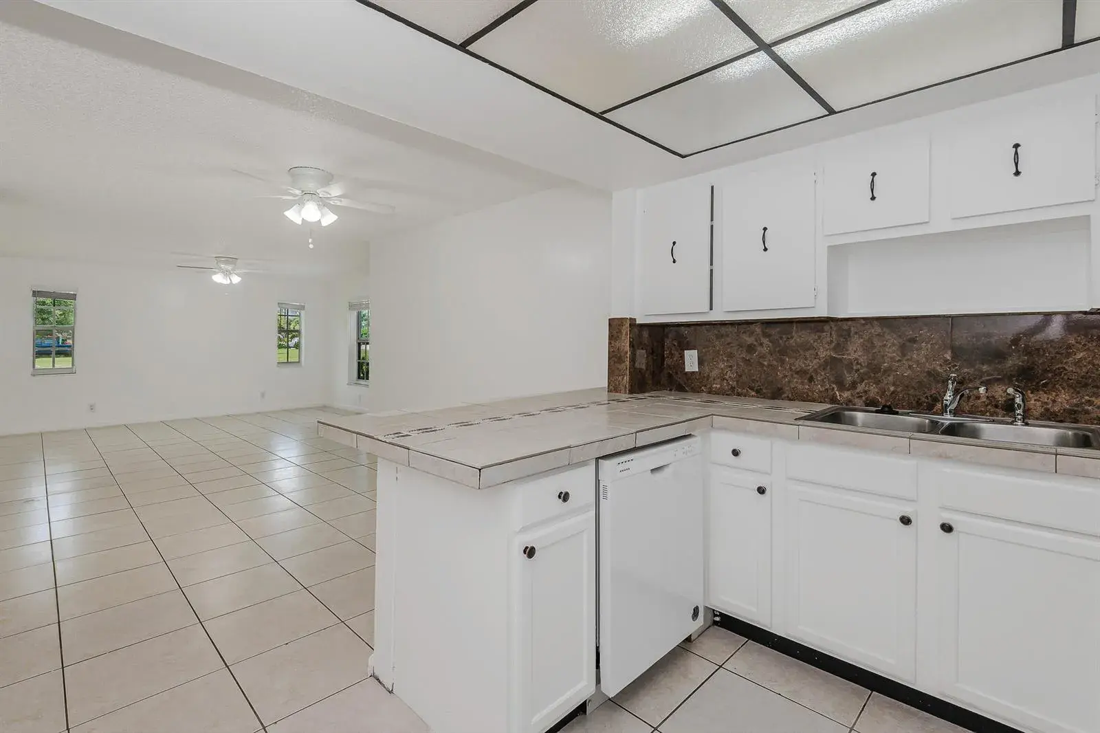 8830 W SAMPLE Road # 8, Coral Springs FL 33065