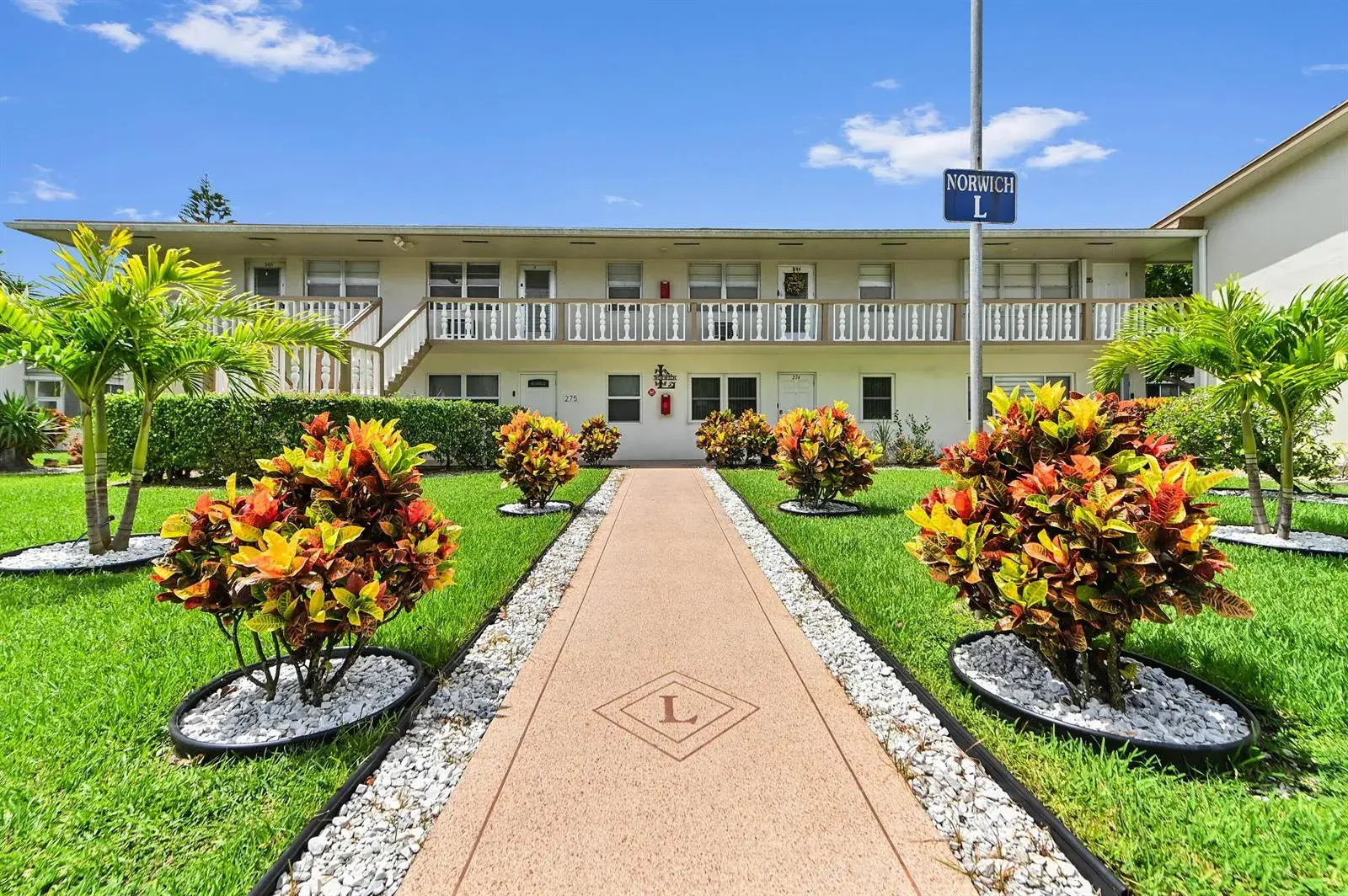 1 bedroom 1 bath Residential for sale at 270 Norwich L, West Palm Beach FL 33417