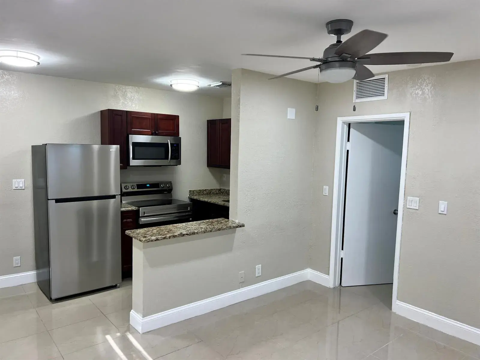 1 bedroom 1 bath Residential Lease for rent at 1105 NE 15th Street, Fort Lauderdale FL 33304