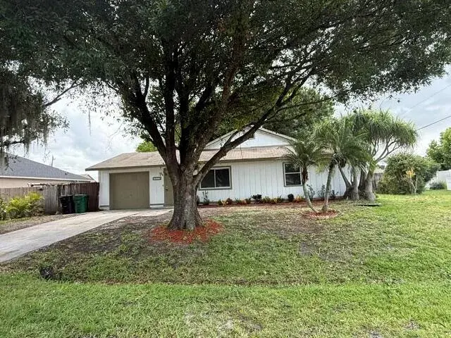 2 bedroom 3 bath Residential for sale at 2008 SW Hampshire Lane, Port St. Lucie FL 34953