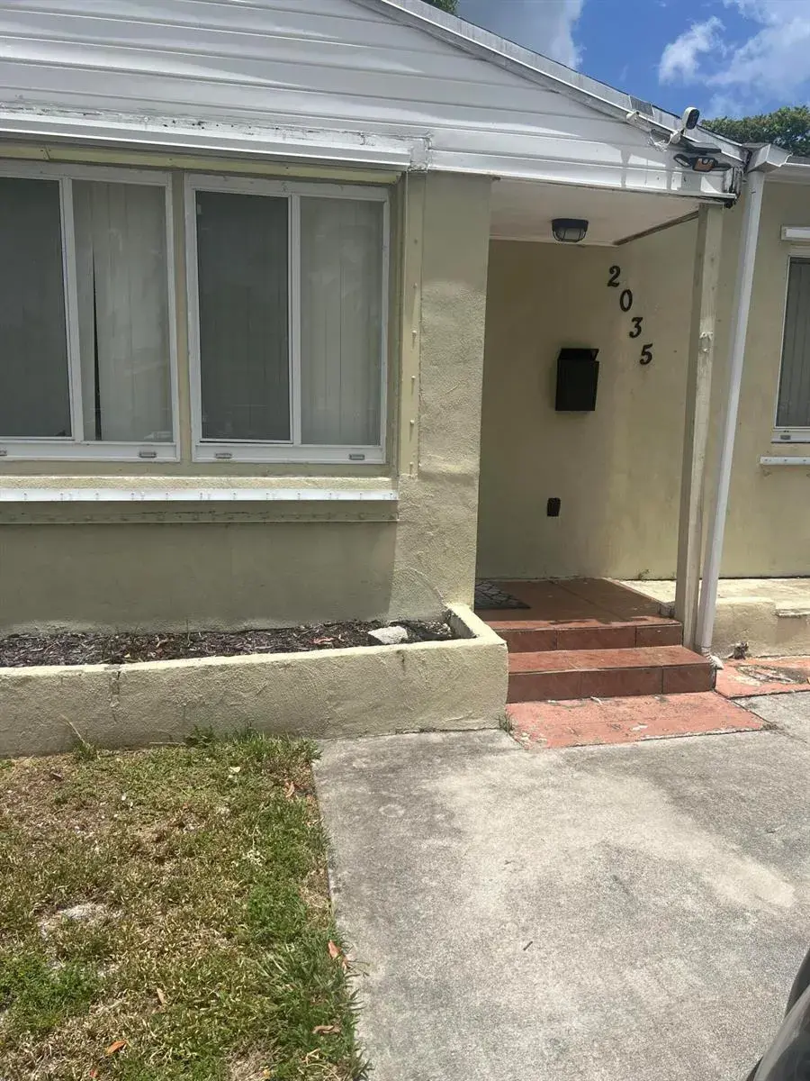 2 bedroom 1 bath Residential Lease for rent at 2035 RODMAN Street, Hollywood FL 33020