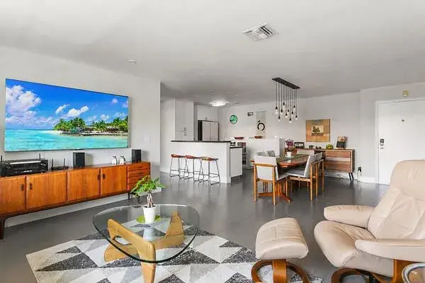 2 bedroom 2 bath Residential for sale at 9 NE 19th Court # C216, Wilton Manors FL 33305