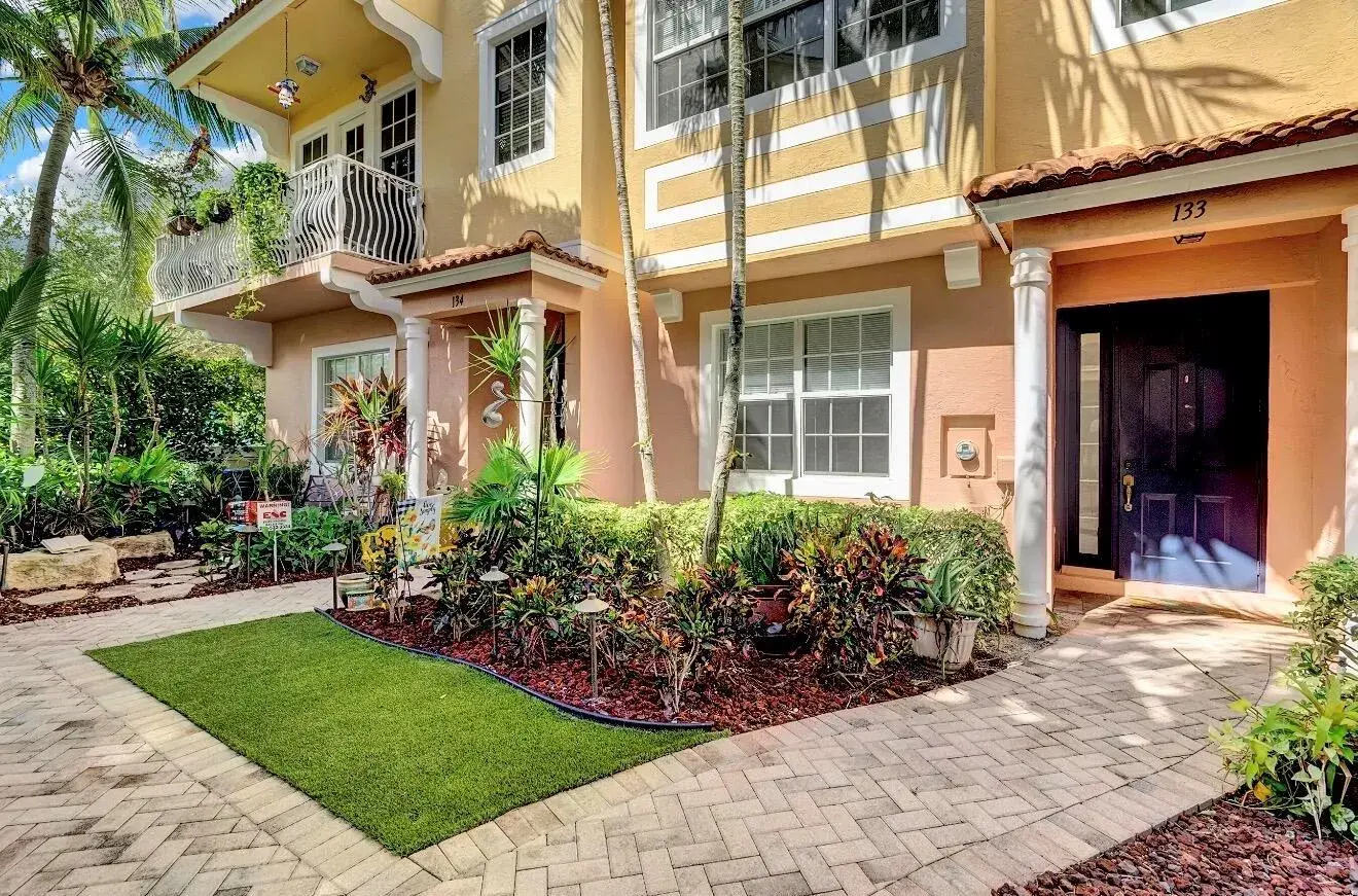 3 bedroom 2 bath for sale at 133 Harbors Way, Boynton Beach FL 33435