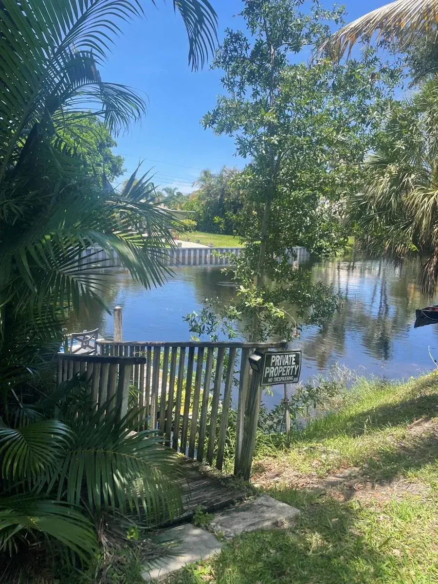 2457 WATERSIDE Drive, Lake Worth FL 33461