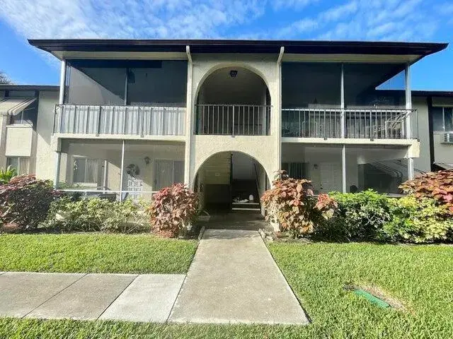 2 bedroom 1 bath Residential for sale at 5839 La Pinata Boulevard # 1, FL 33463