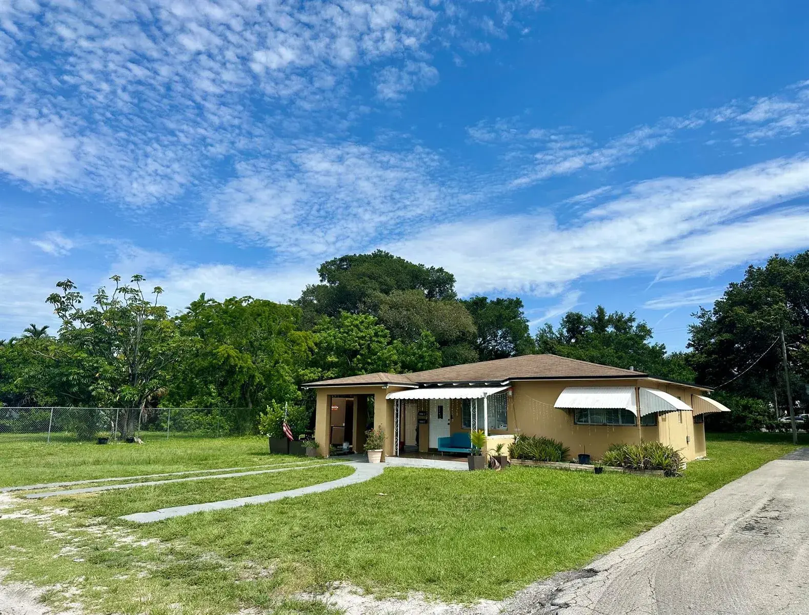 2 bedroom 1 bath Residential Lease for rent at 2531 Pierce Street, Hollywood FL 33020