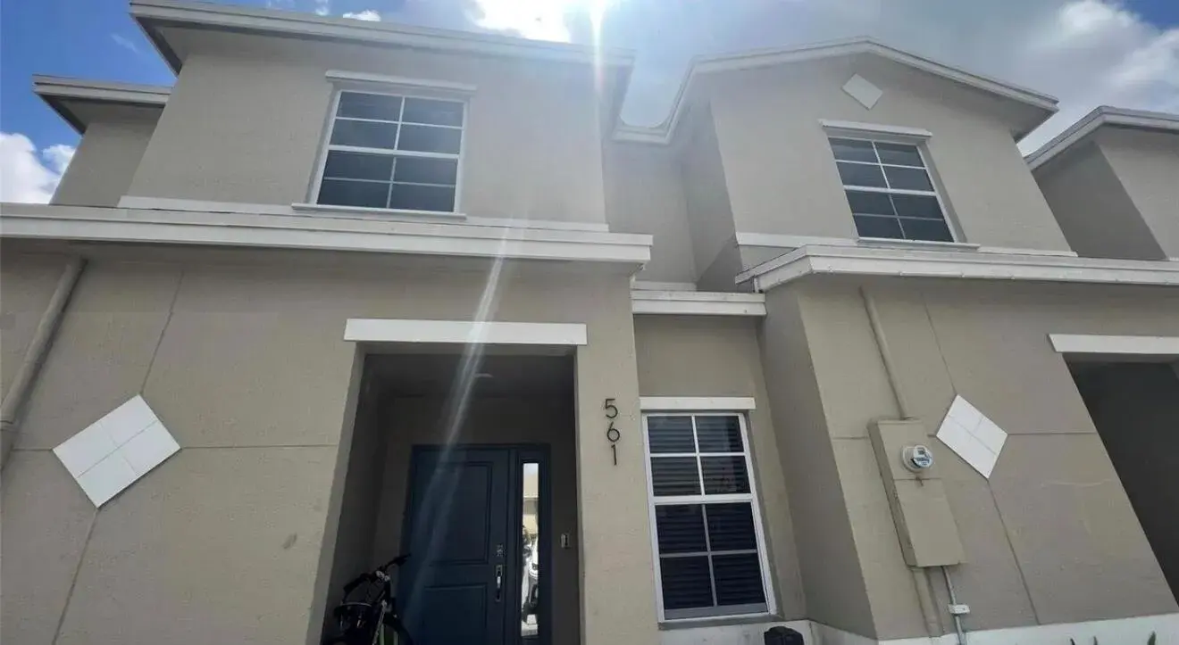 3 bedroom 3 bath Residential for sale at 561 NE 5th Way, Florida City FL 33034