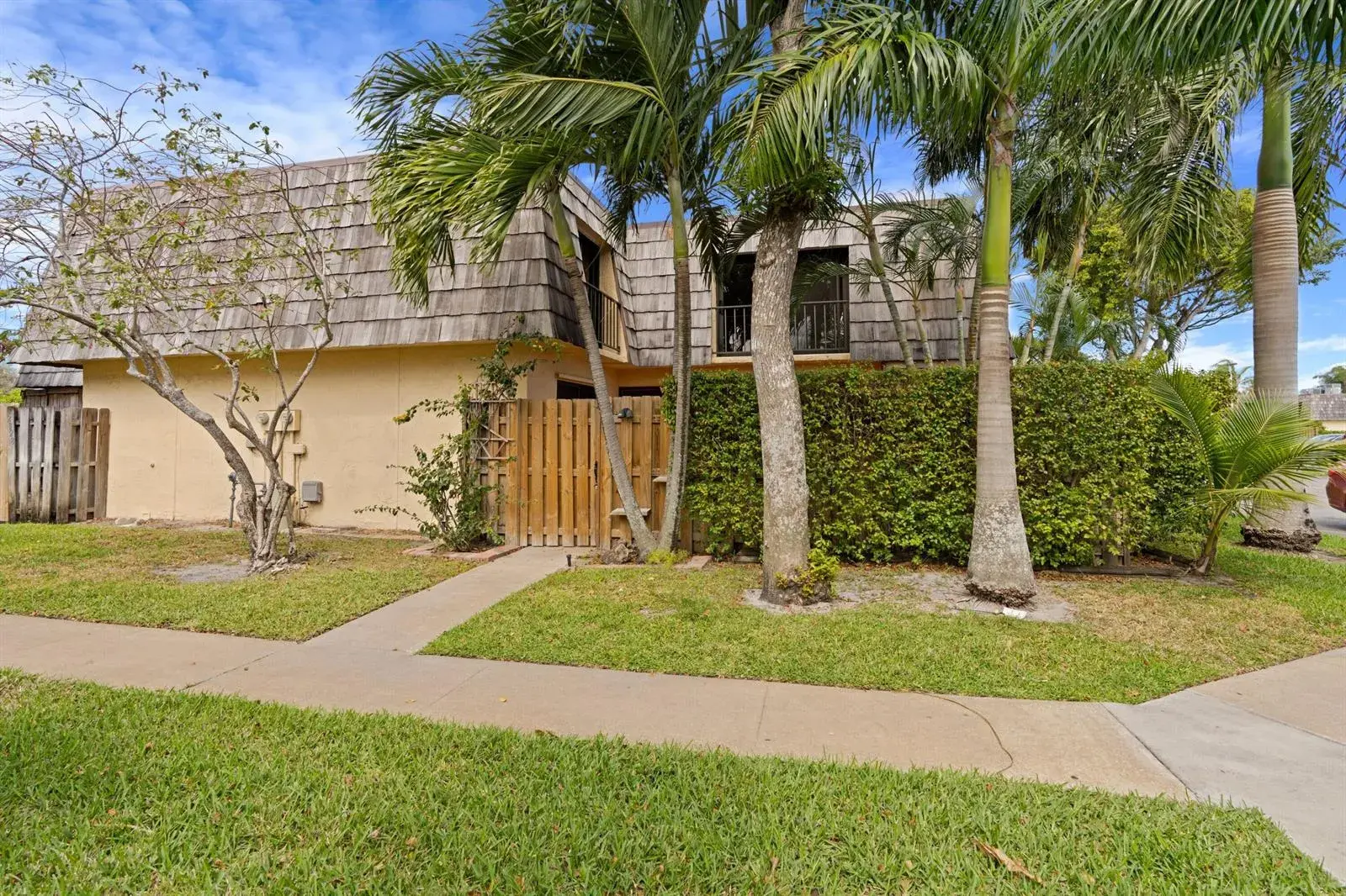2327 Waterside Drive, Lake Worth FL 33461