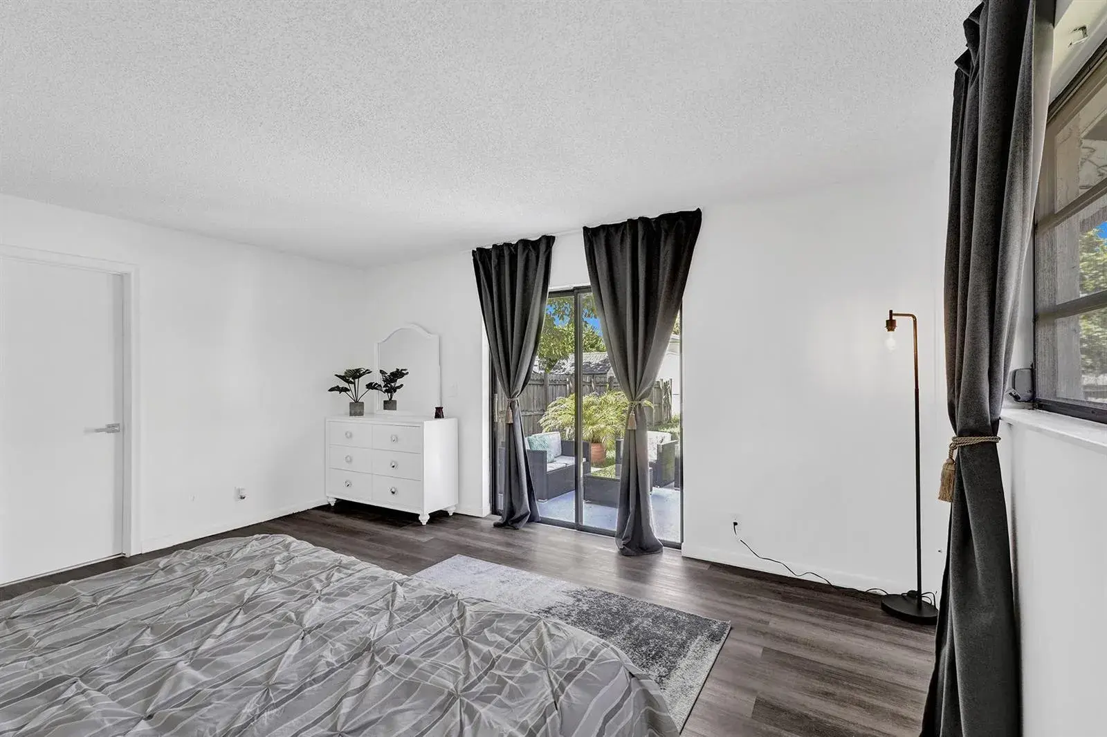 1115 NE 1st Court # B, Hallandale Beach FL 33009