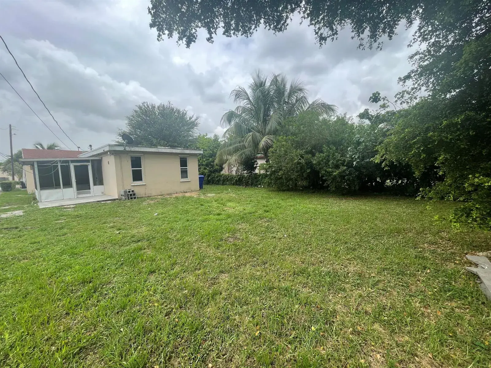 1 bedroom 2 bath Residential Lease for rent at 2819 POLK Street # B, Hollywood FL 33020