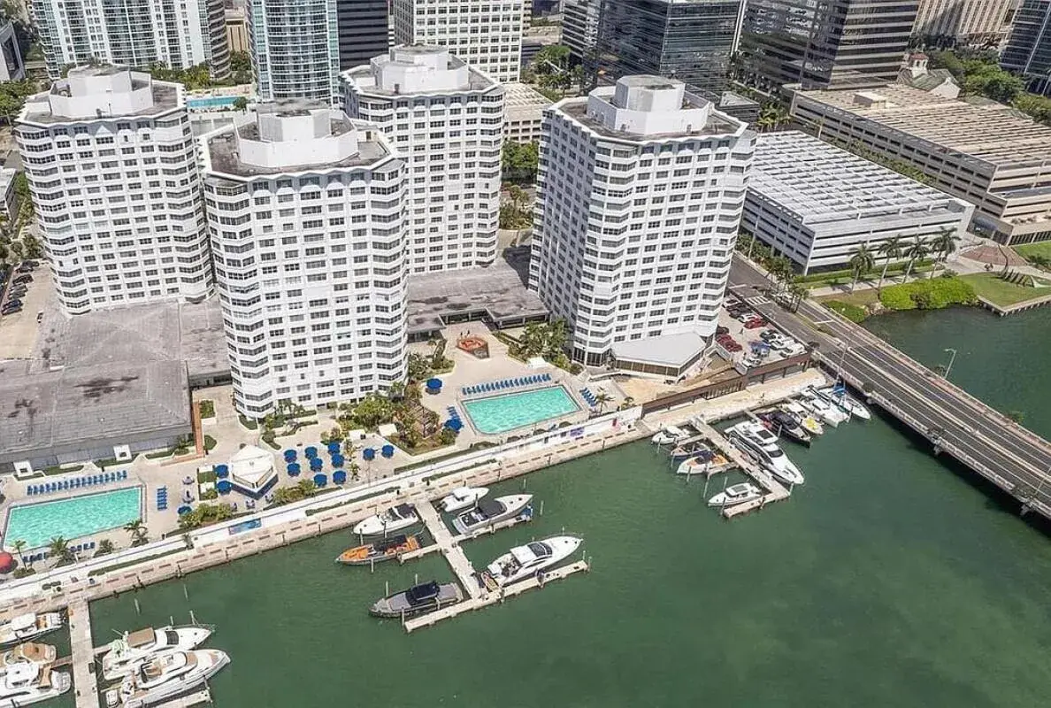 1 bath Residential Lease for rent at 999 Brickell Bay Drive # 1206, Miami FL 33131
