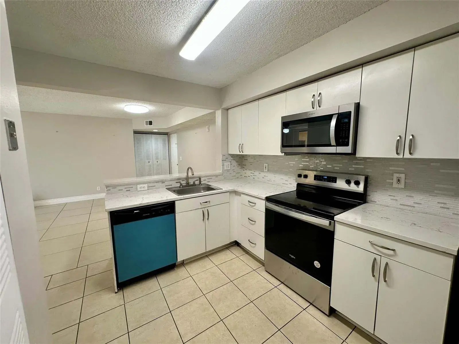 5701 RIVERSIDE Drive, Coral Springs FL 33067