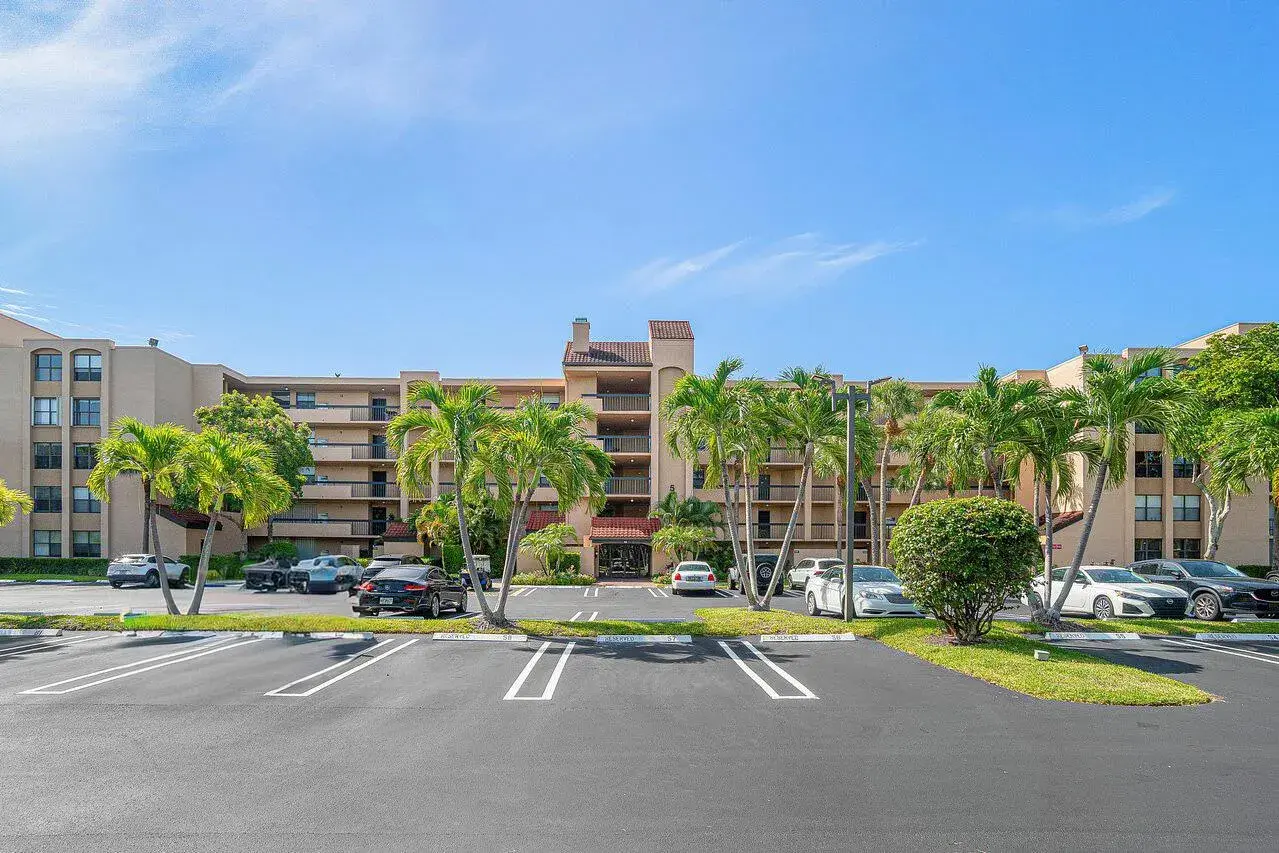 2 bedroom 2 bath Residential for sale at 950 Egret Circle # 5202, Delray Beach FL 33444