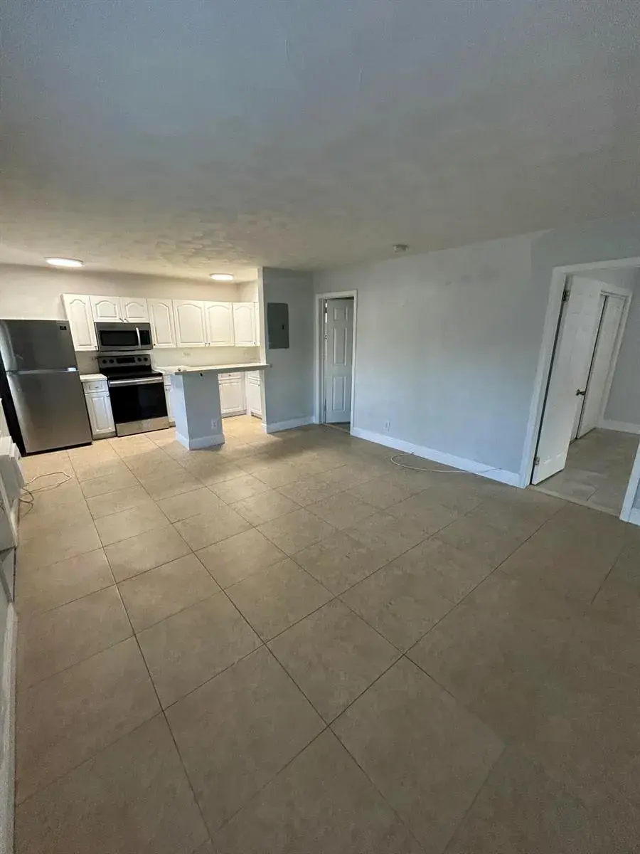 2 bedroom 2 bath Residential Lease for rent at 925 NE 17th Avenue # 1, Fort Lauderdale FL 33304