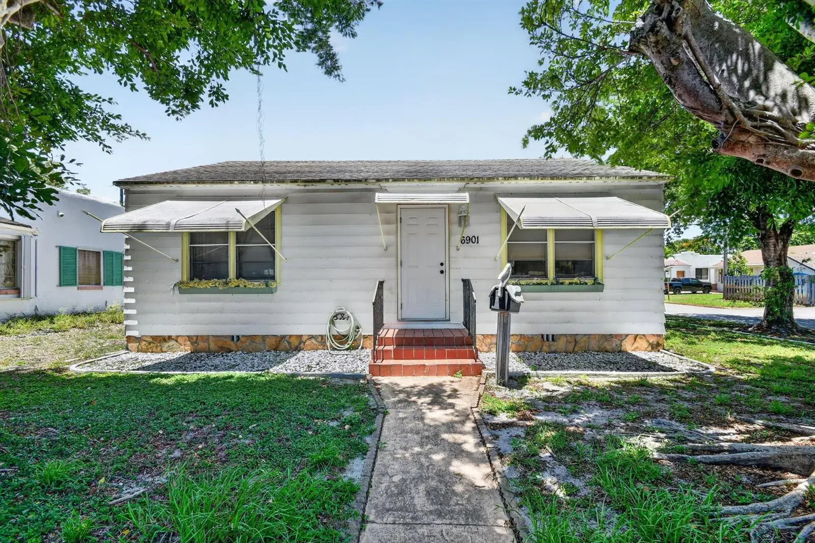 2 bedroom 1 bath Residential for sale at 6901 Garden Avenue, West Palm Beach FL 33405
