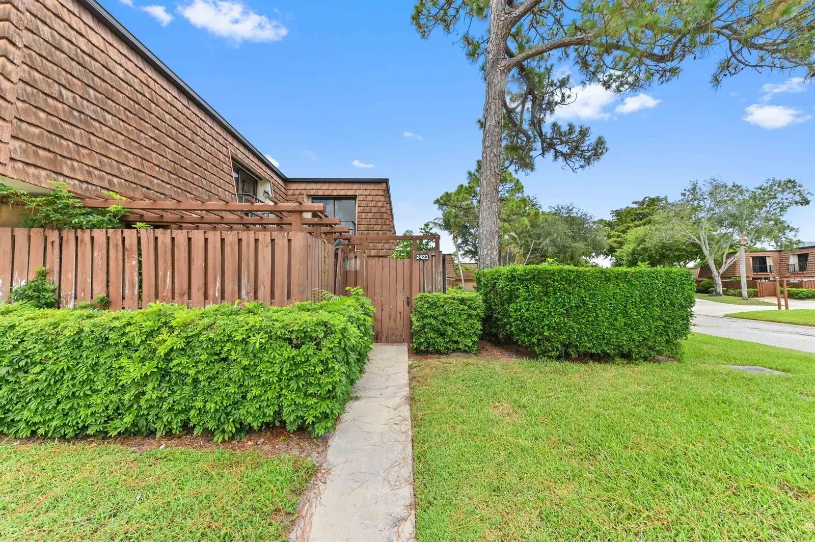 2423 24th Lane, FL 33463
