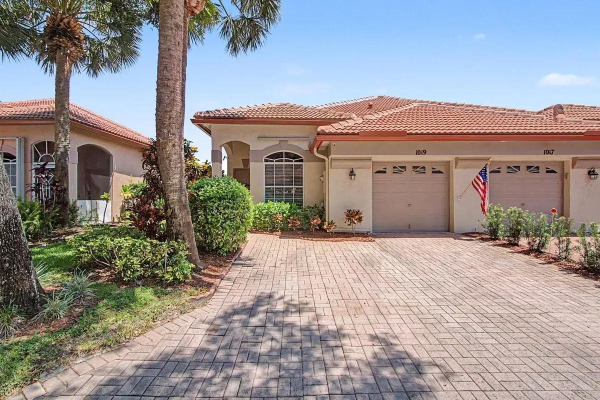 1019 Via Jardin, Riviera Beach FL 33418