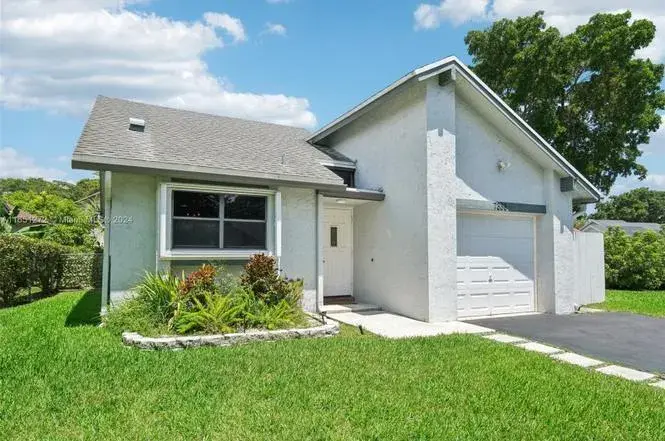 7333 NW 38TH Place, Coral Springs FL 33065