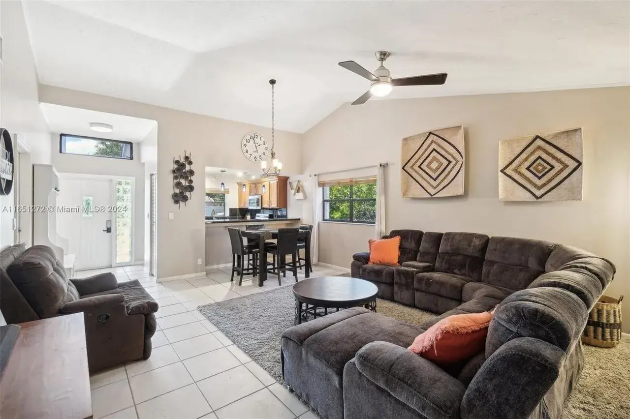 7333 NW 38TH Place, Coral Springs FL 33065