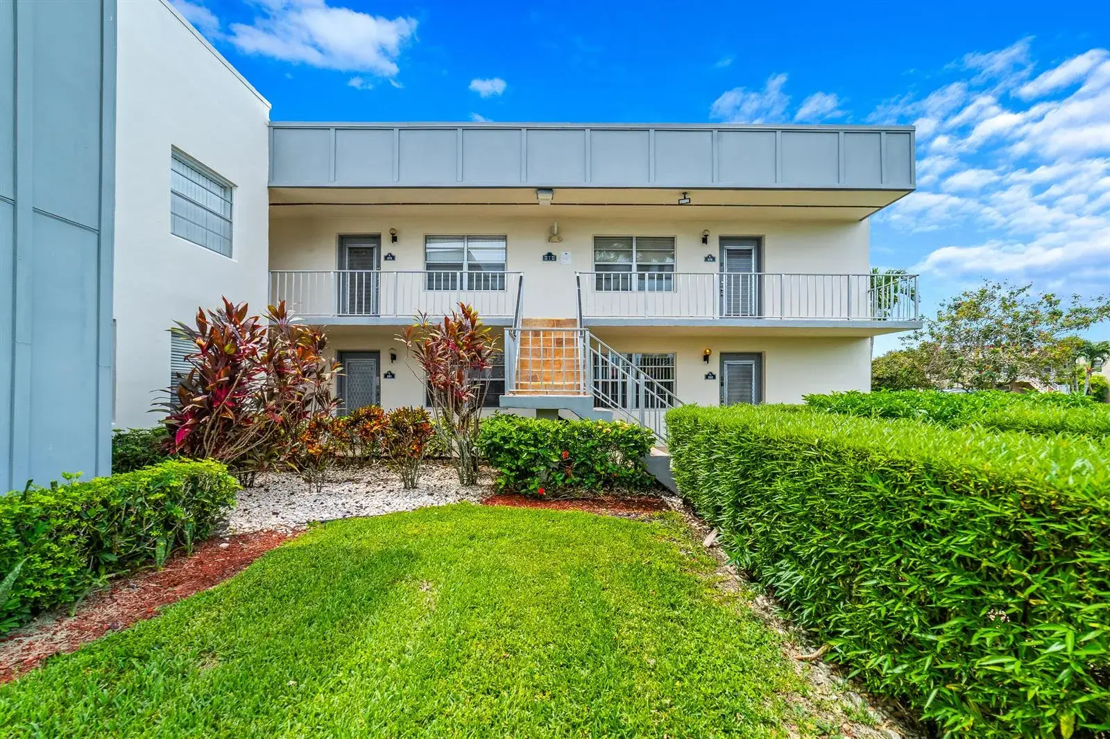 2 bedroom 2 bath Residential for sale at 552 NORMANDY L Lane # l, Delray Beach FL 33484