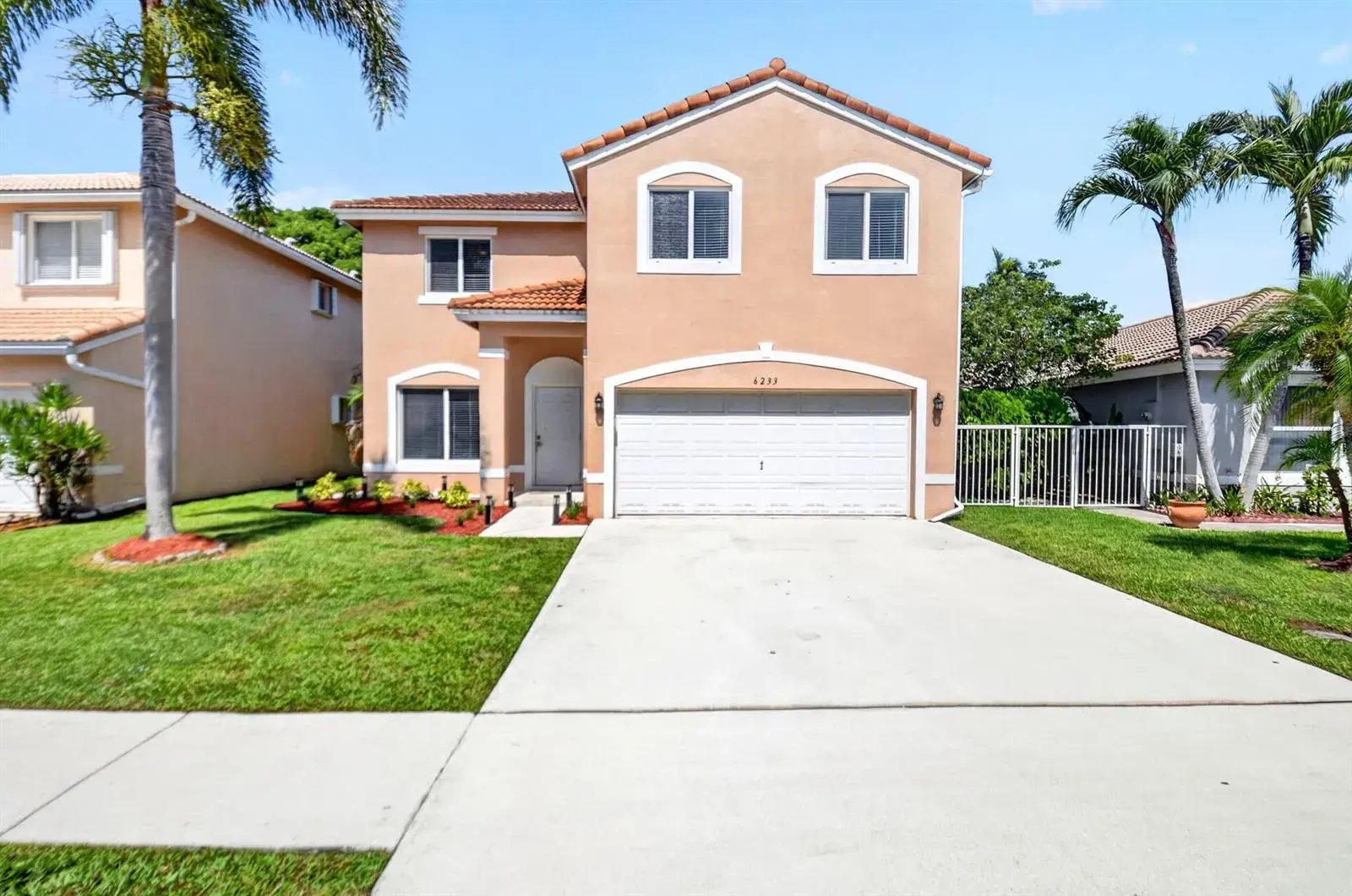 5 bedroom 2 bath Residential for sale at 6233 WILLOUGHBY Circle, Lake Worth FL 33463