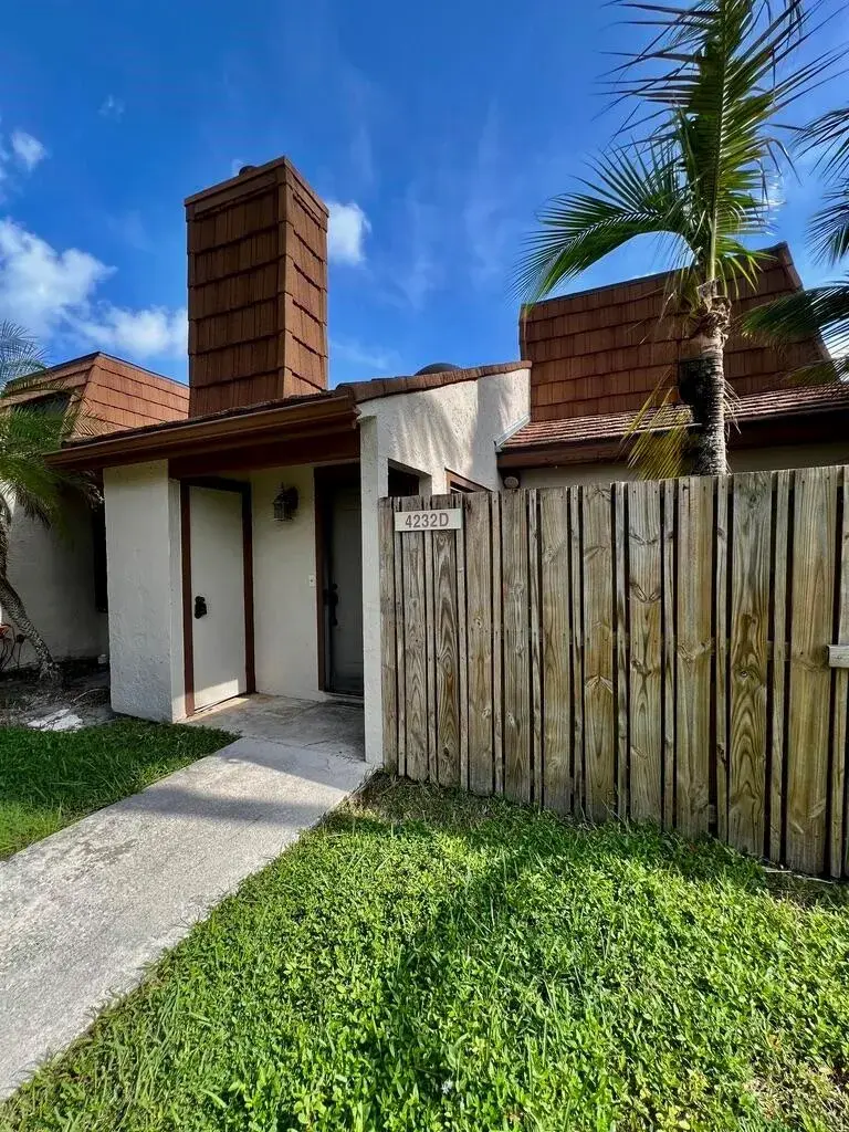4232 PALM BAY # D, West Palm Beach FL 33406