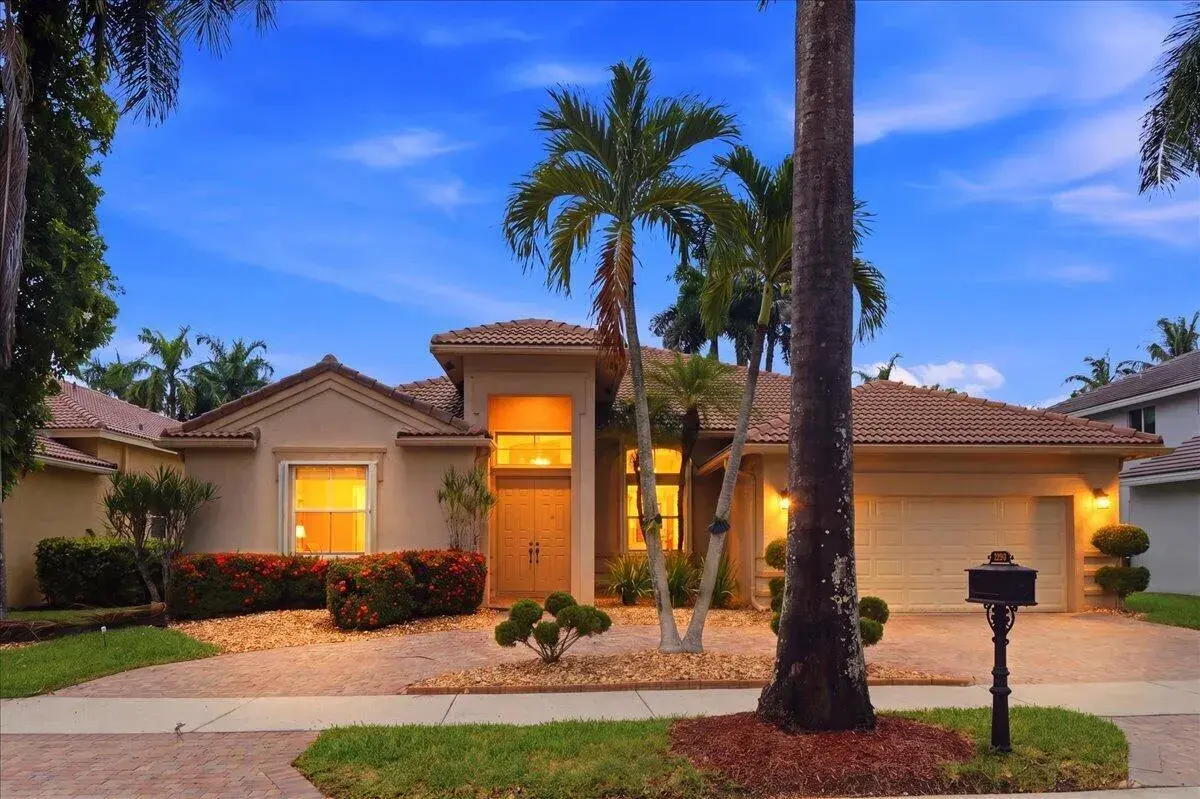 5 bedroom 3 bath Residential for sale at 2458 Greenbrier Court, Weston FL 33327