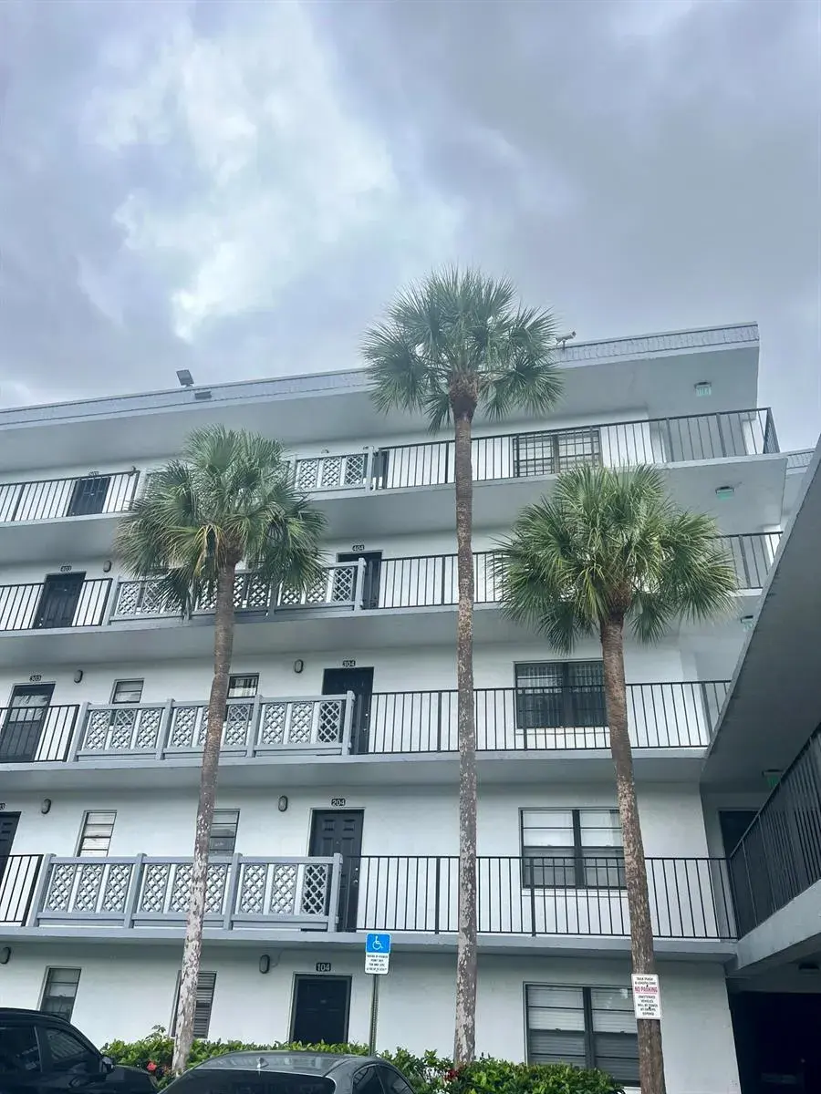 9235 SW 8th Street # 304, Boca Raton FL 33428