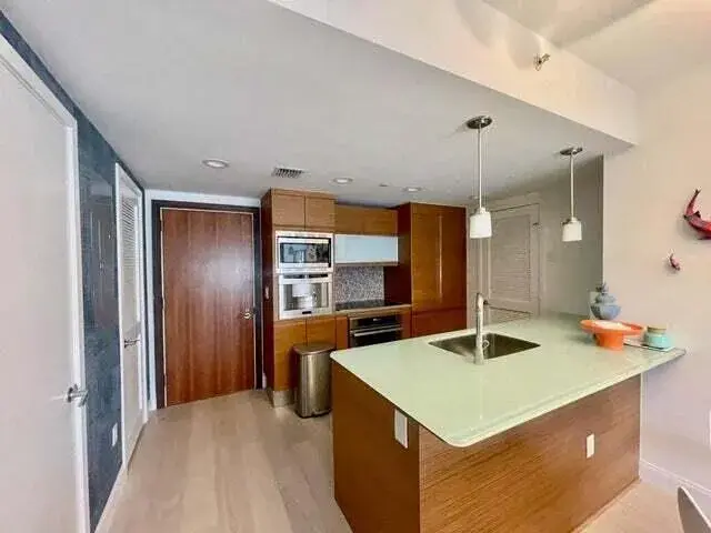 5875 COLLINS Avenue # 1606, Miami Beach FL 33140