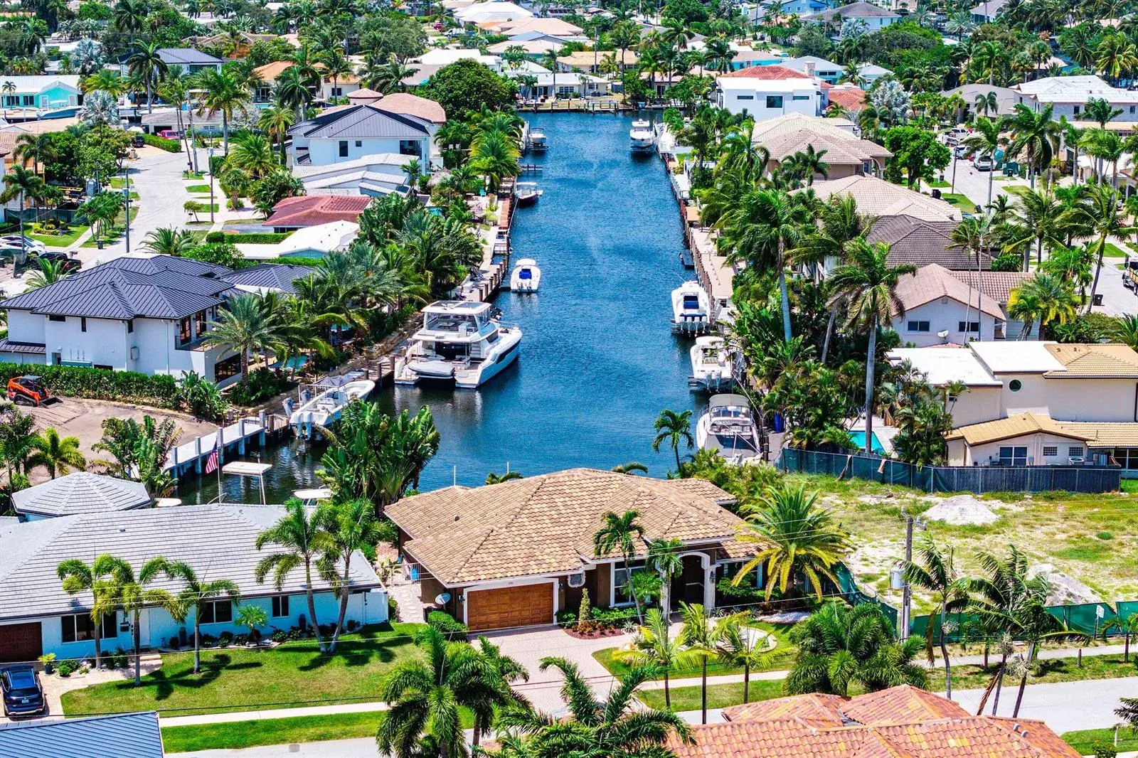 2761 NE 48TH Court, Lighthouse Point FL 33064