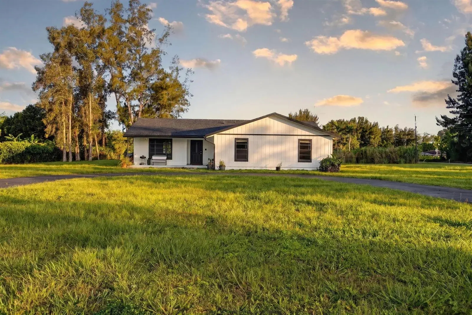 3 bedroom 2 bath Residential Lease for rent at 5989 COCONUT Boulevard, FL 33411