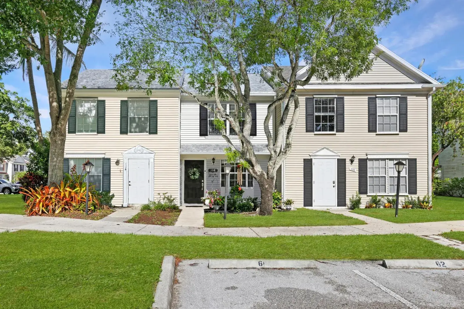 2 bedroom 1 bath Residential for sale at 108 Old English Court, Jupiter FL 33458
