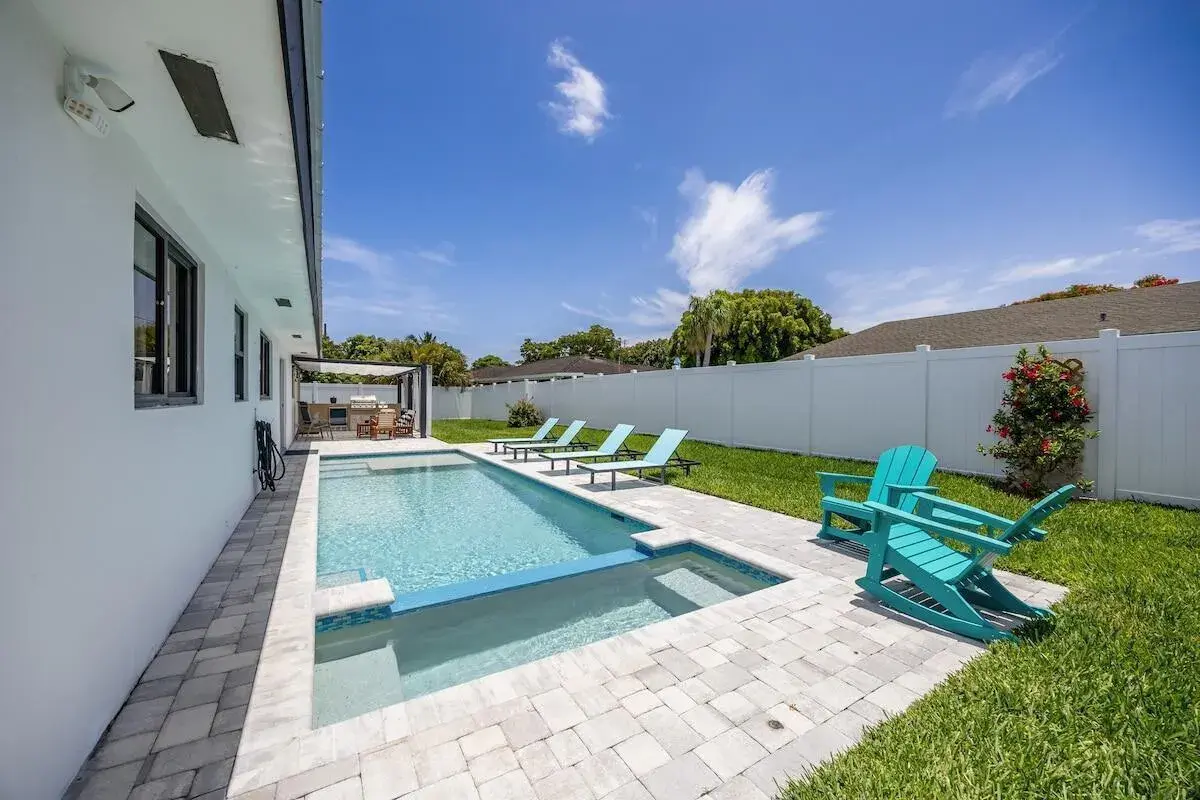526 Linnet Circle, Delray Beach FL 33444