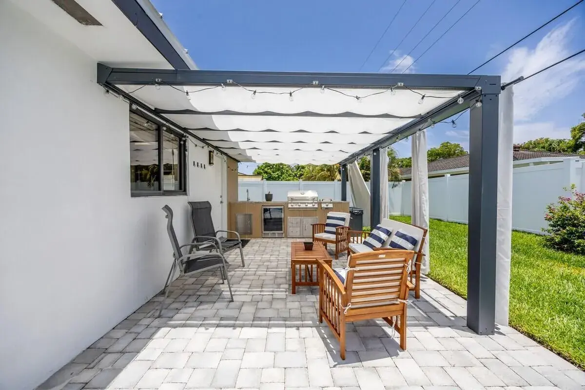 526 Linnet Circle, Delray Beach FL 33444