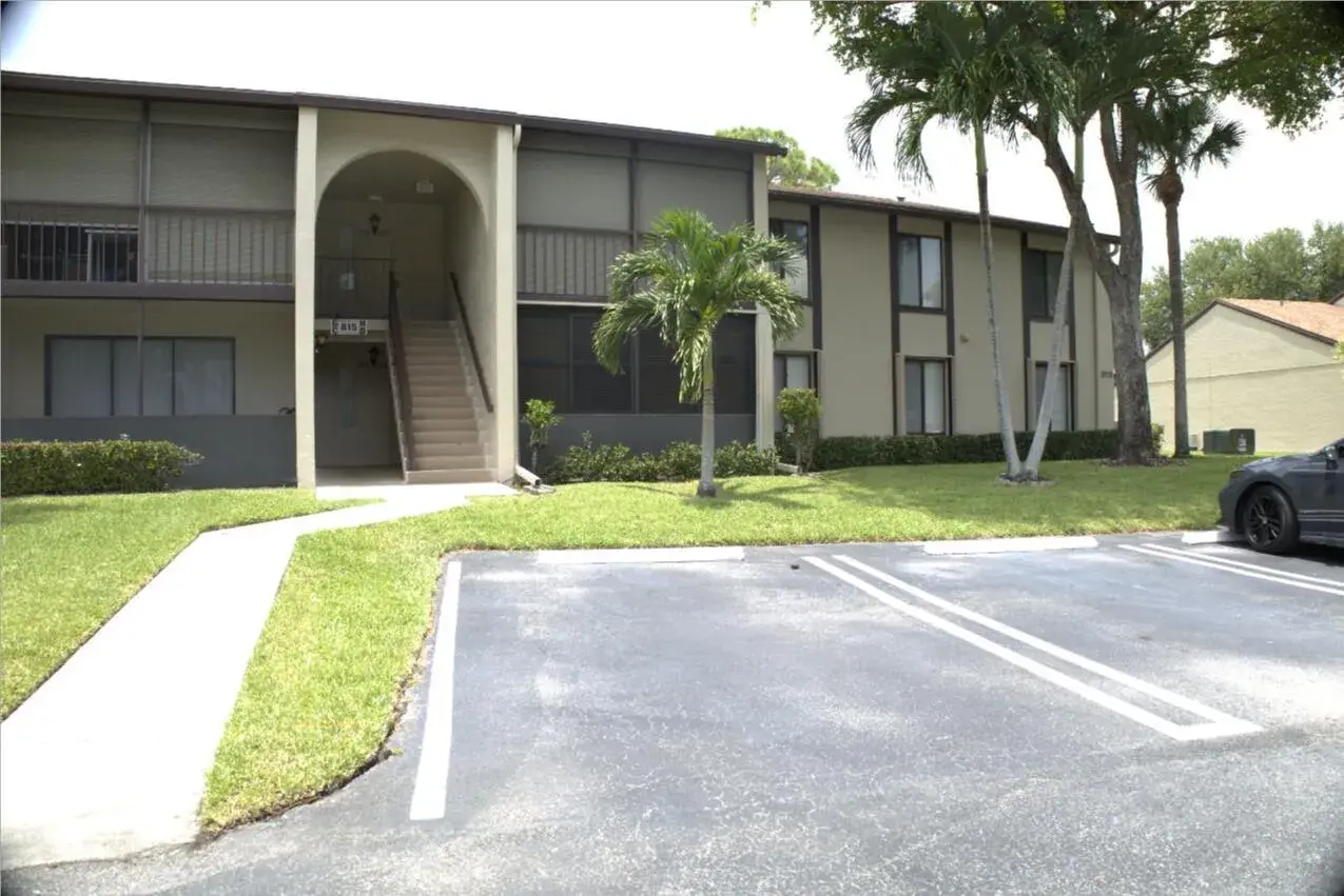 3 bedroom 2 bath Residential for sale at 815 Sky Pine Way # D2, FL 33415