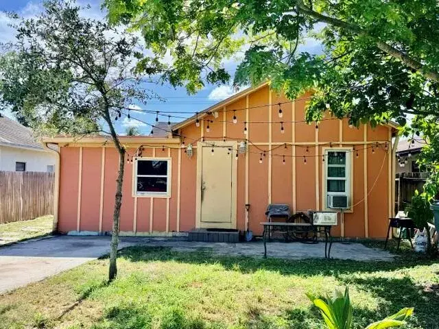 1009 S PINE Street, FL 33460