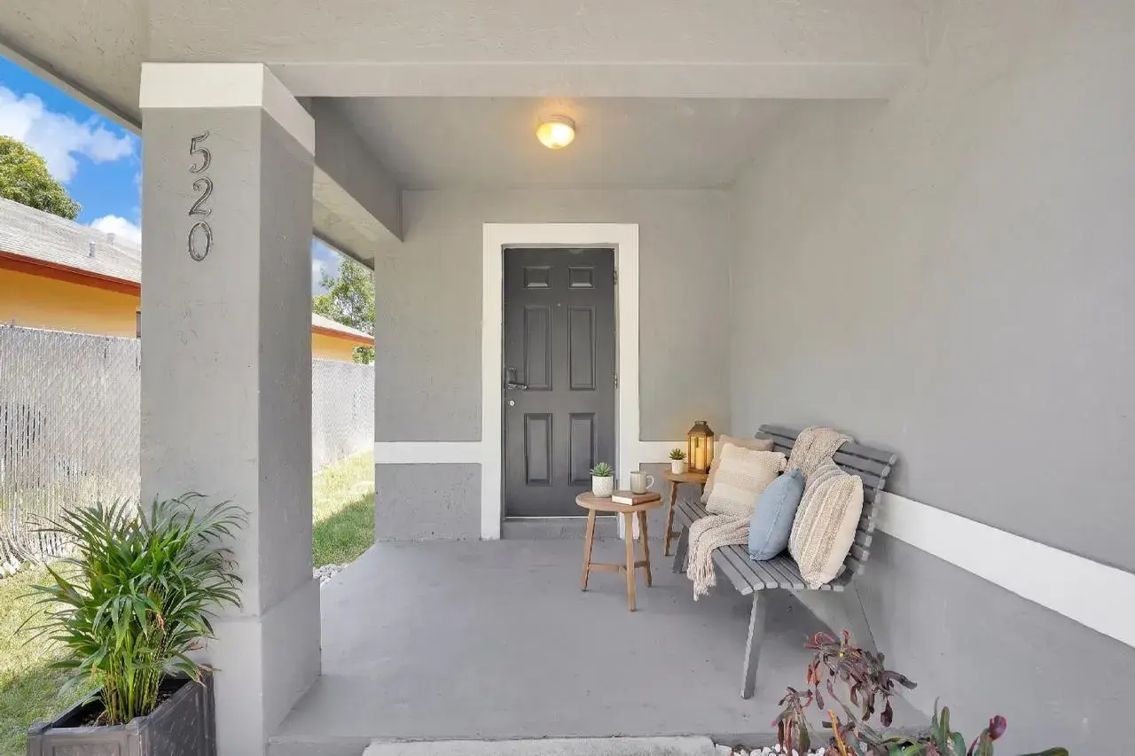 520 N SOUTHRIDGE Road N, Delray Beach FL 33444