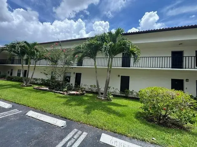 2 bedroom 2 bath Residential for sale at 3 Vía De Casas Sur # 103, Boynton Beach FL 33426
