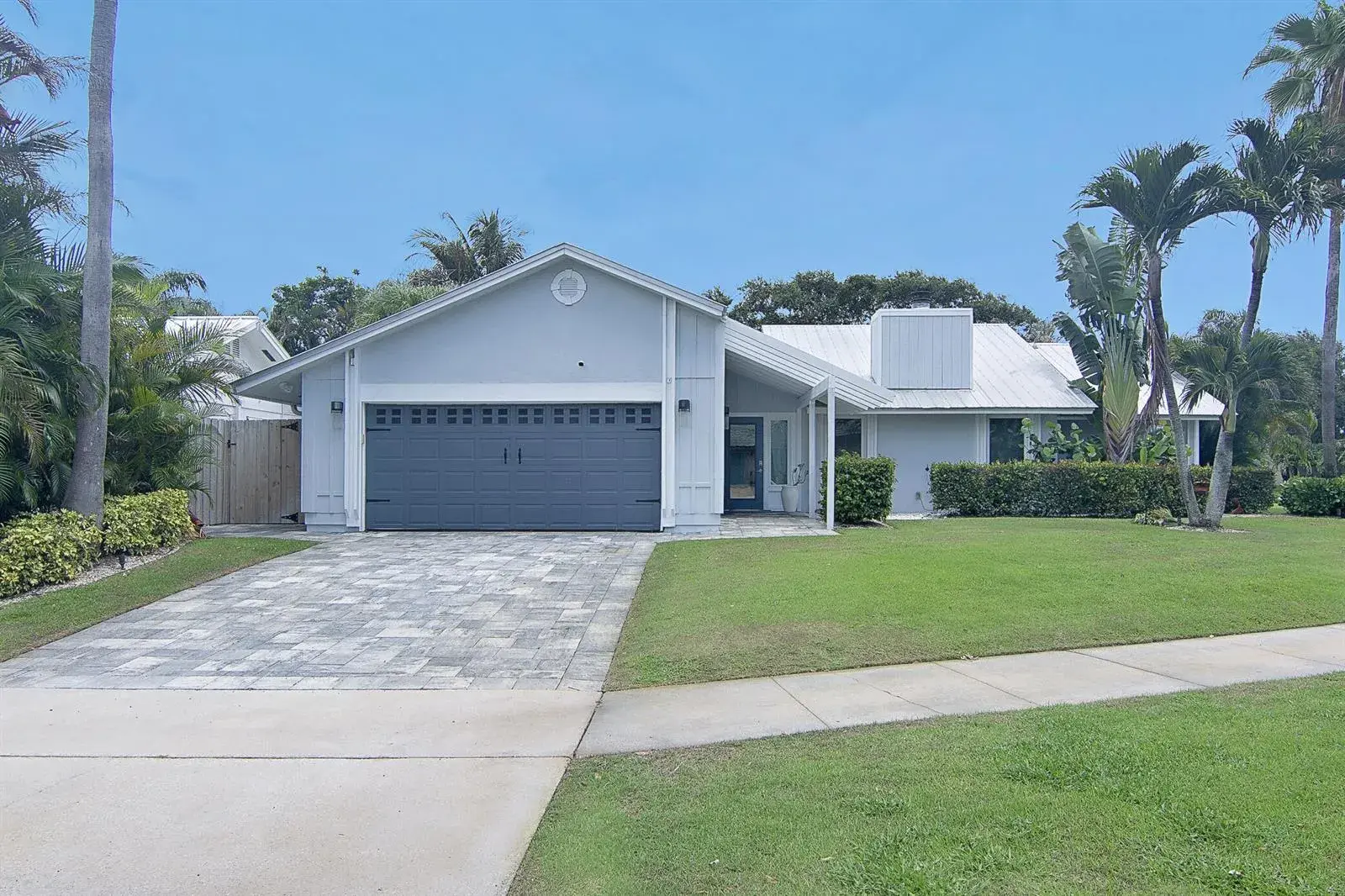 19 PINEHILL Trail E, Tequesta FL 33469